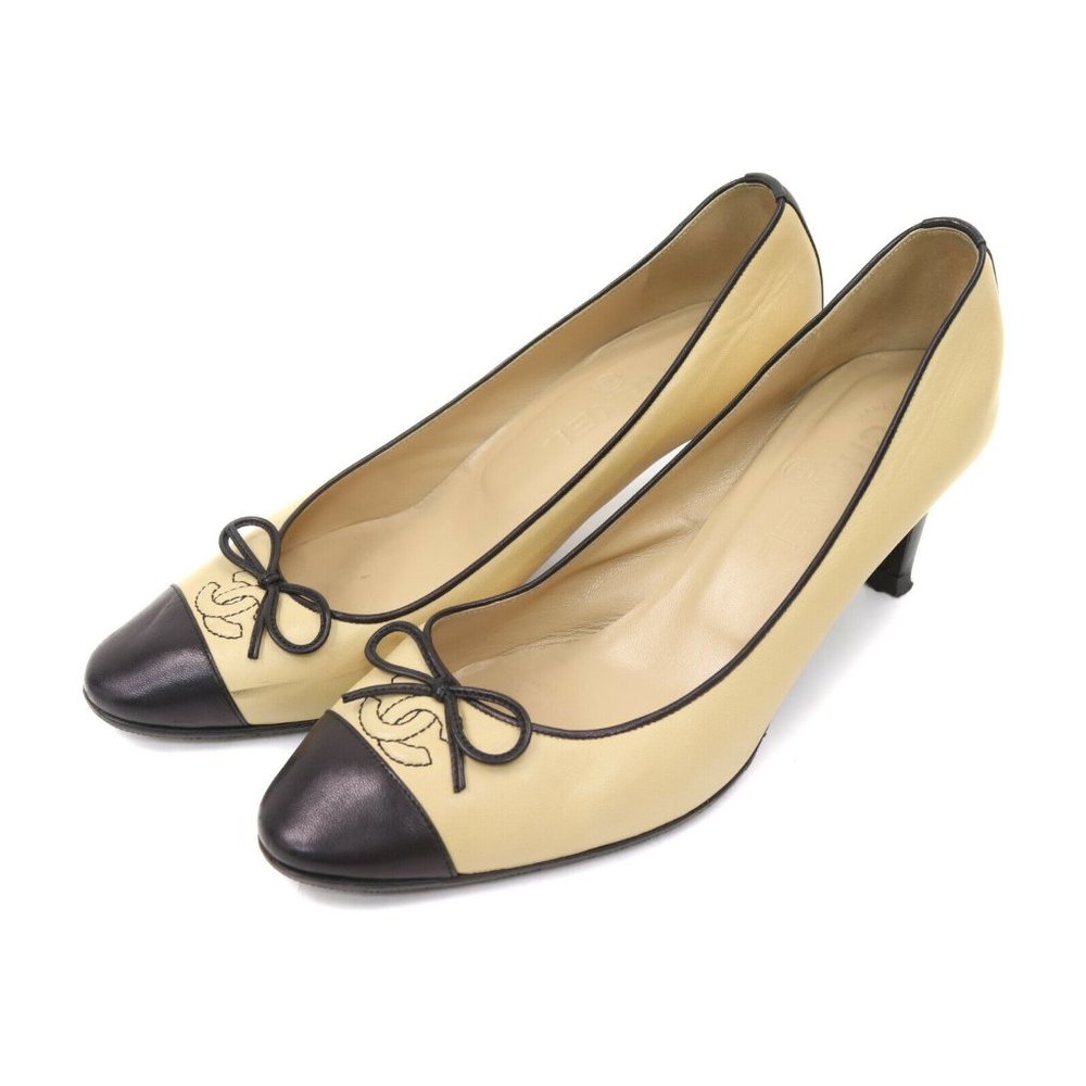 Chanel Coco Mark Women Bicolor Beige/Black Calf Leather Pumps 11595